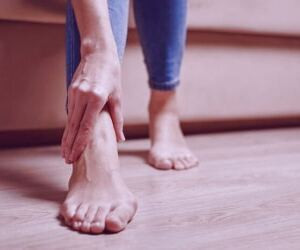 بررسی علل احساس سنگینی در پاها و راهکارهای درمانی طبیعی
