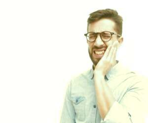 بررسی علل تخریب دندان ناشی از عادات نادرست