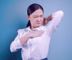 کاهش عرق کل بدن با ضد عرق های طبیعی