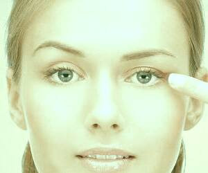 بررسی علائم و درمان افتادگی پلک (پتوز)