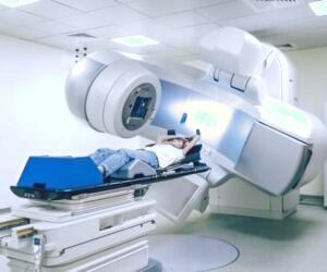 کار اصلی متخصص رادیوتراپی: بررسی و درمان سرطان با استفاده از پرتوهای یونیزان
