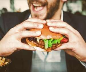 مصرف محصولات گوشتی فرآوری شده و ارتباط آن با افزایش خطر ابتلا به سرطان