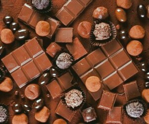 آیا شکلات عامل ایجاد آکنه و جوش صورت است؟