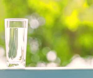 فواید و مضرات آب ولرم و آب سرد: بررسی تاثیرات آن‌ها