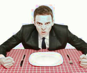 دلایل عصبانیت ناشی از گرسنگی؛ چرا وقتی گرسنه هستیم عصبانی می‌شویم؟