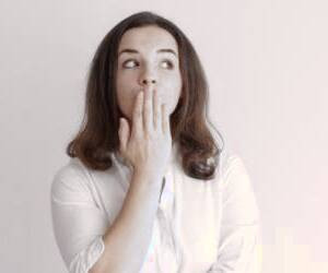 دلایل افزایش غلظت بزاق در کودکان و بزرگسالان + روش‌های درمان موثر