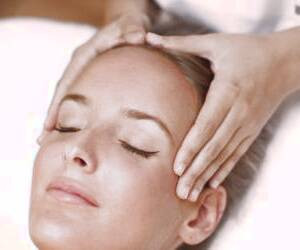 راهنمای تصویری ماساژ صورت در منزل برای حفظ زیبایی و جوانی