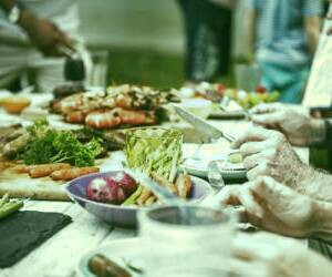 دلایل هضم نشدن غذا و نشانه‌های آن + درمان‌های سنتی