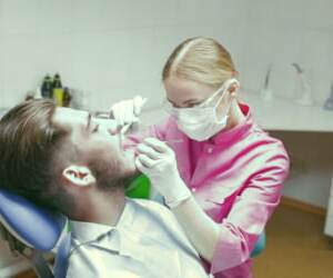 روش آسان پر کردن دندان بدون مراجعه به دندانپزشک