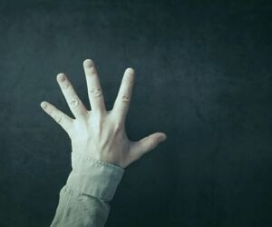 انواع تغییر شکل انگشتان دست و خطرات آن