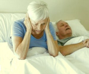 دلایل خرخر شبانه و روش‌های درمان آن