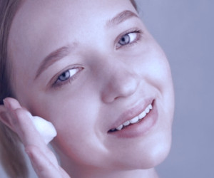 بهترین روش‌های خانگی و سریع برای بستن منافذ پوست صورت با استفاده از طب سنتی