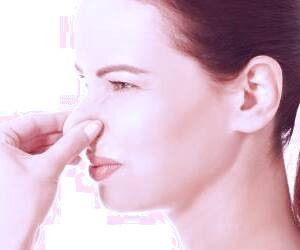 دلایل اصلی بوی ناخوشایند پشت گوش و روش‌های درمان آن