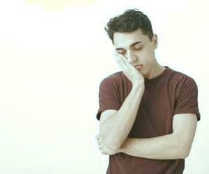 عوارض بی‌خوابی: چه اتفاقی می‌افتد اگر یک روز نخوابیم؟