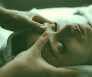 مزوتراپی صورت: بررسی مزایا، مراحل درمان و عوارض جانبی