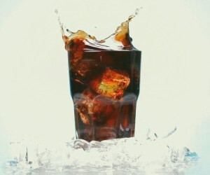 مصرف مواد غذایی و نوشیدنی های گازدار