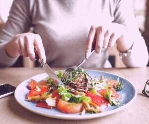 سفارش غذای سالم در رستوران: نکات کلیدی برای انتخاب و سفارش