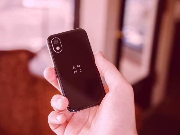 اسمارت فون به روز و مدرن پالم با نمایشگر 3.3 اینچی معرفی شد PALM