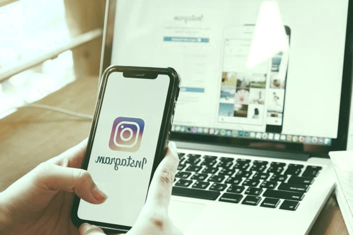 اینستاگرام مک بوک