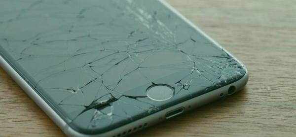 ضربه خوردن گوشی هوشمند