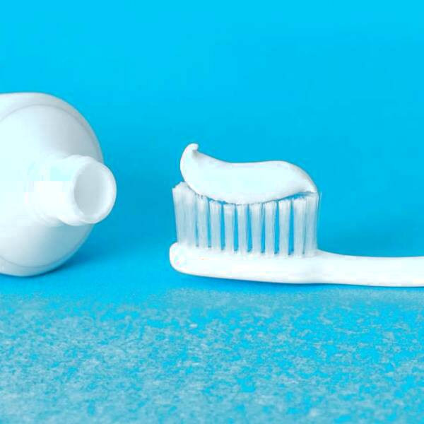تمیز کردن خط و خش موبایل خمیر دندان