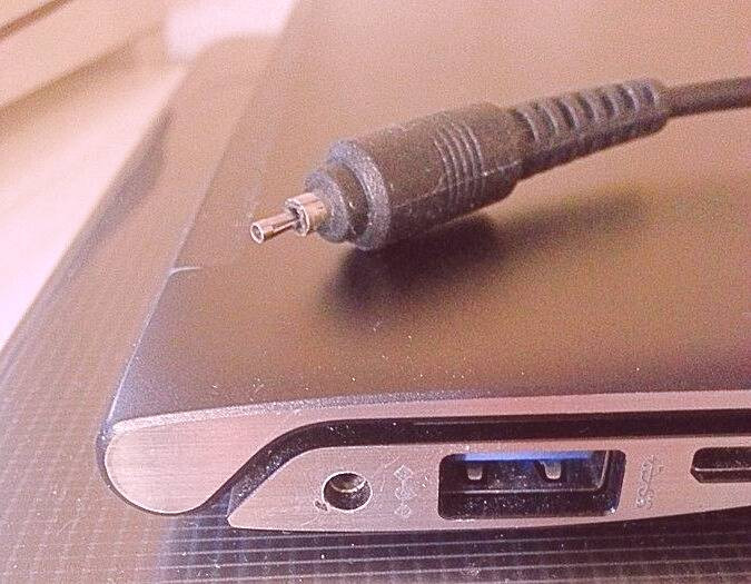 سیم شارژر را بررسی کنید شارژ نشدن باتری لپ تاپ