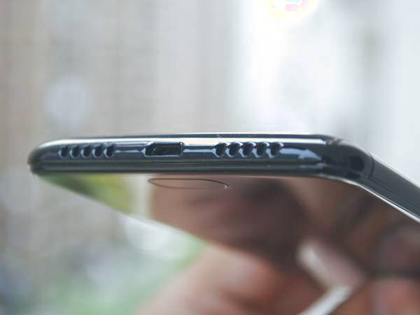 اسپیکر آلوده گوشی