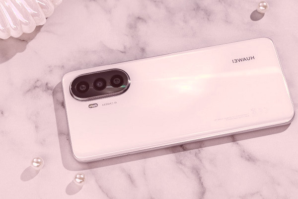 نوا Y70 هوآوی: گوشی با عمر باتری طولانی