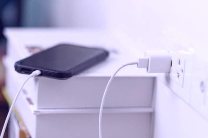 شارژ کردن موبایل