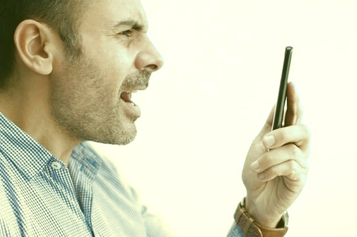 هنگ کردن گوشی