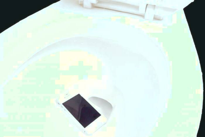 افتادن گوشی در آب