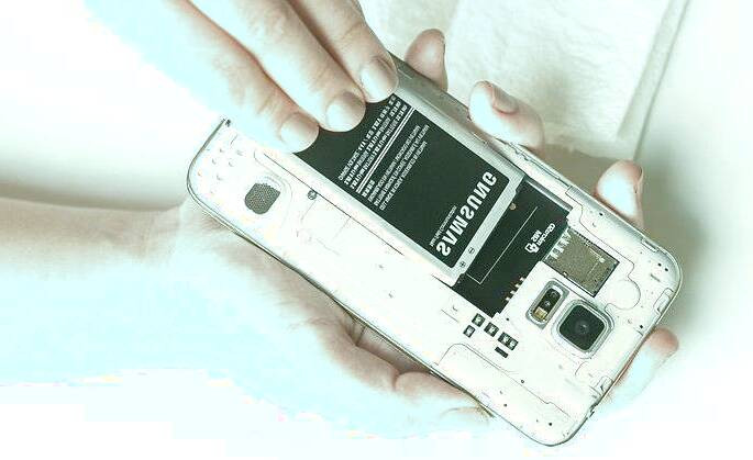 موبایل در آب افتاده